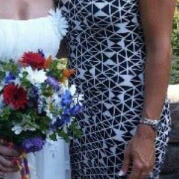 Black and white Geometric pattern dress. - Picture 3 of 7